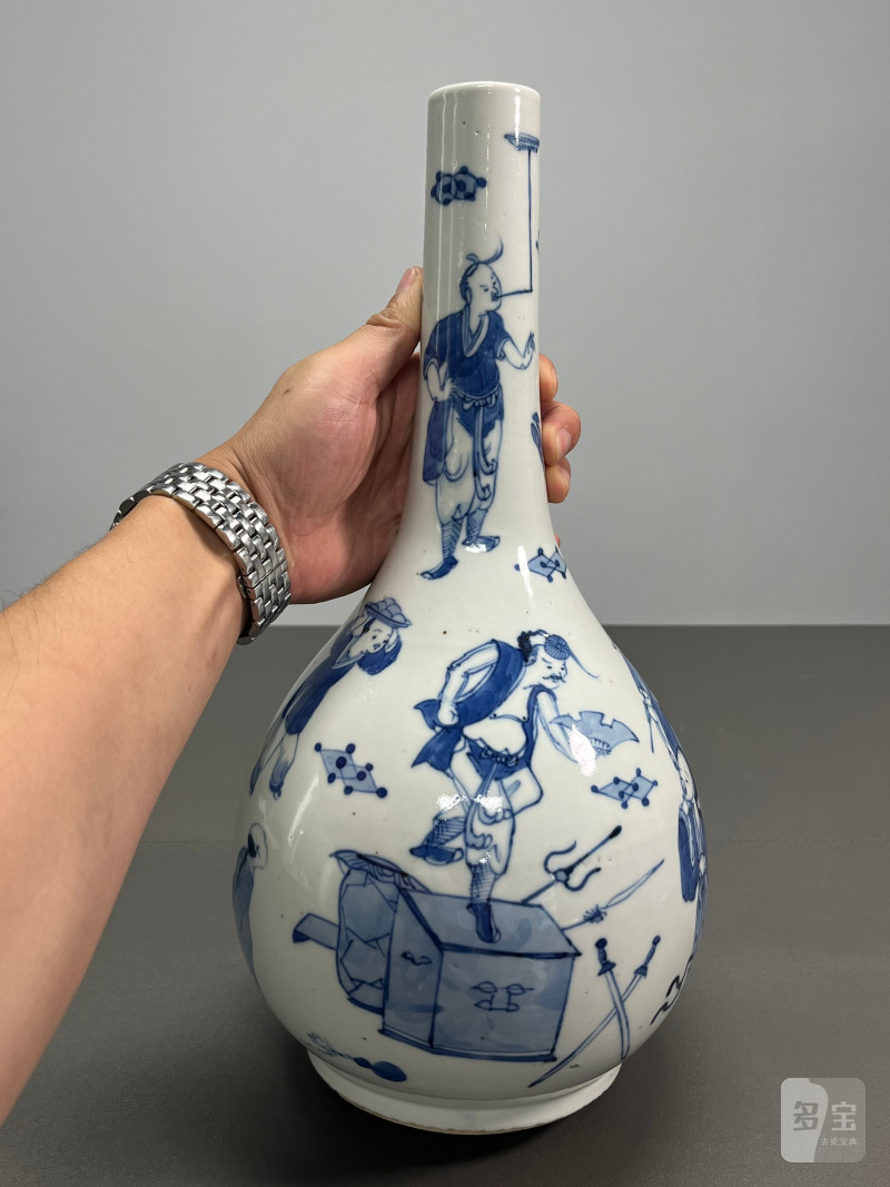 清晚期  青花市井人物故事图胆瓶（一对） - 图14